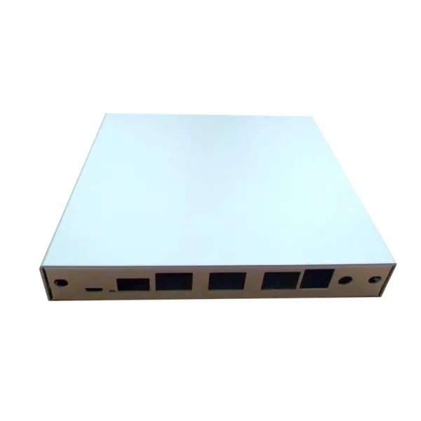 Montážní krabice PC Engines pro APU.6 (3x LAN, 1x SFP, 2x SMA, USB) - Stříbrná